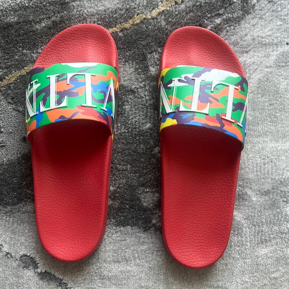 Valentino Slides
